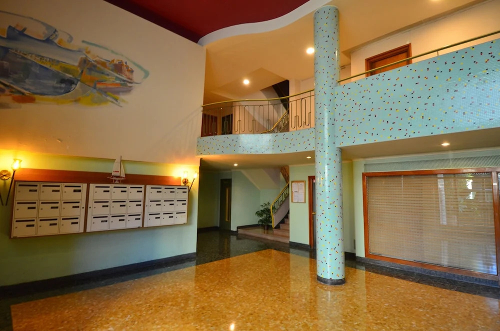 Period apartment 5 persons with Sea View and Parking in Port of Nice