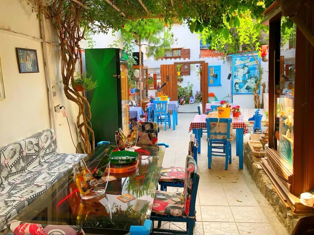 Sigacik Kaleici Pansiyon Nostalji Kafe