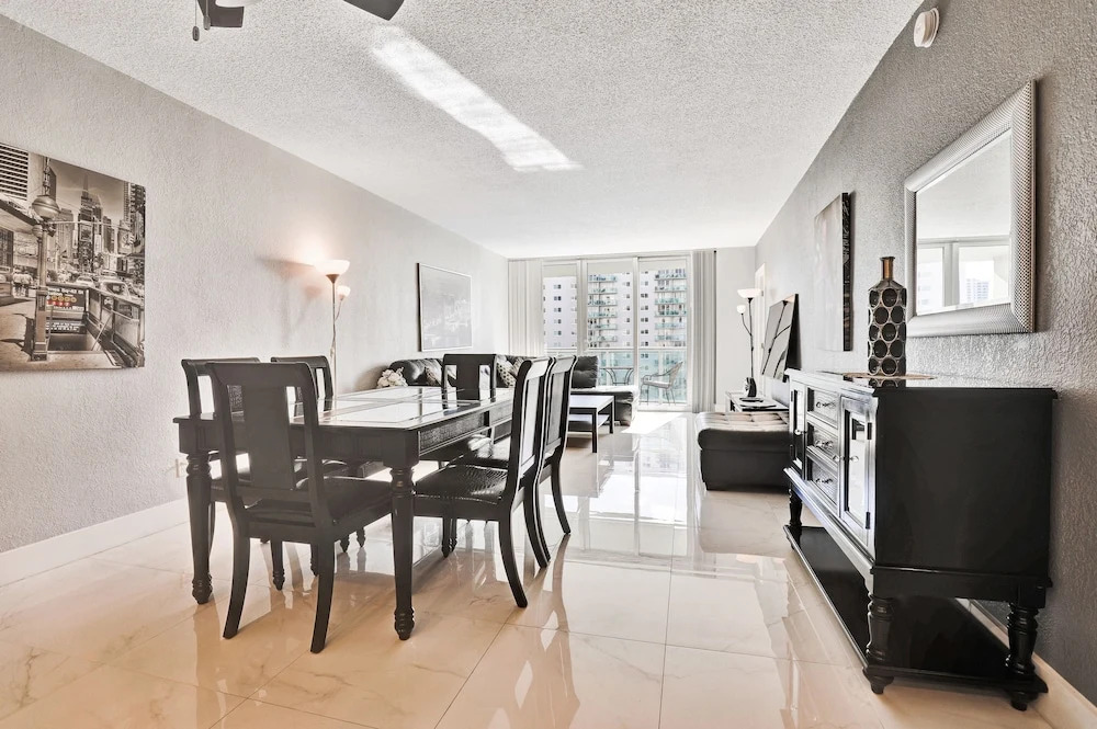 Destination Stays-Ocean View Condo Miami
