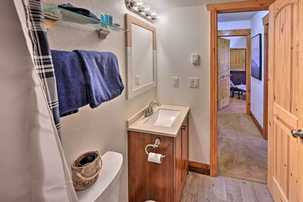 Cozy & Chic Mountain Condo w/ Community Perks