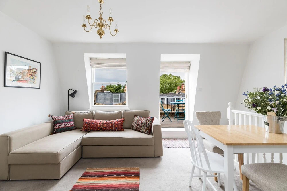 JOIVY Pimlico Flat with Terrace for 3