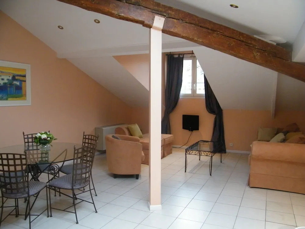 Cannes Holiday Suites 2