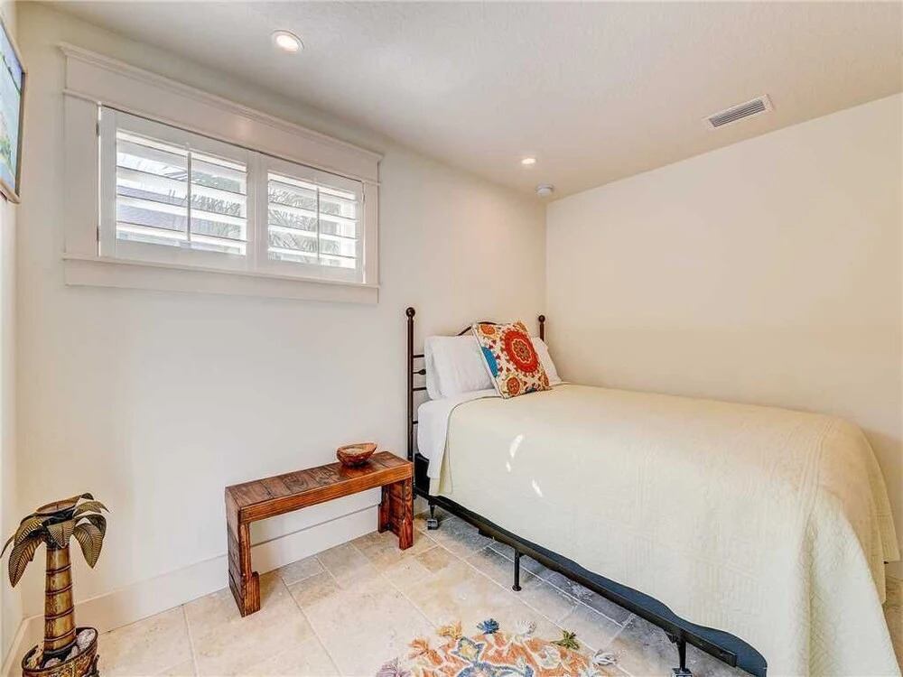 Sea Spray Beach House, 5 Bedrooms, Private Pool, Sleeps 17
