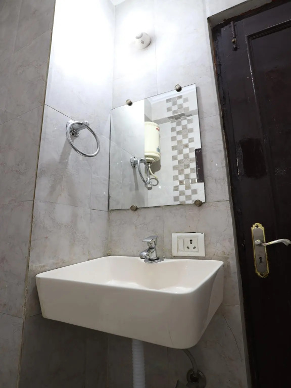 OYO 60476 Hotel Silver Rooms