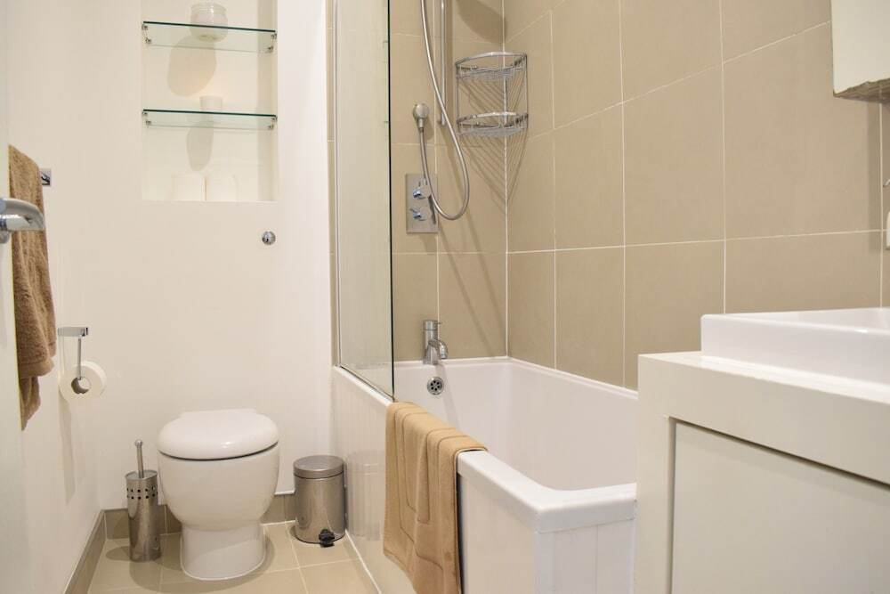 1BR - Notting Hill/Westbourne Park - FF - RGB 82545