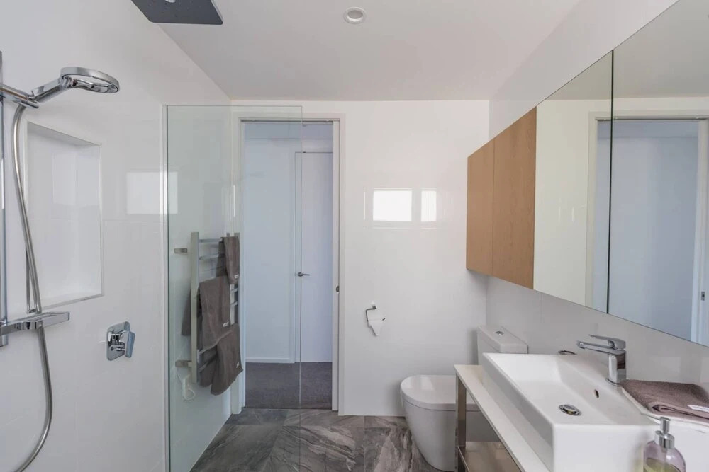 Spacious High-Spec Luxury Home with Garage