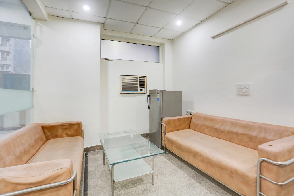 Super Townhouse Subhash Chowk Near Medanta Hospital Formerly L B Residency
