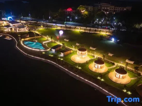 Sanqian Yinhe International Camping Hotel