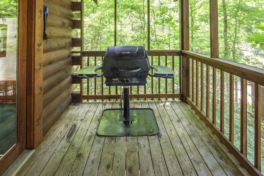 Red Bird Haven by Heritage Cabin Rentals
