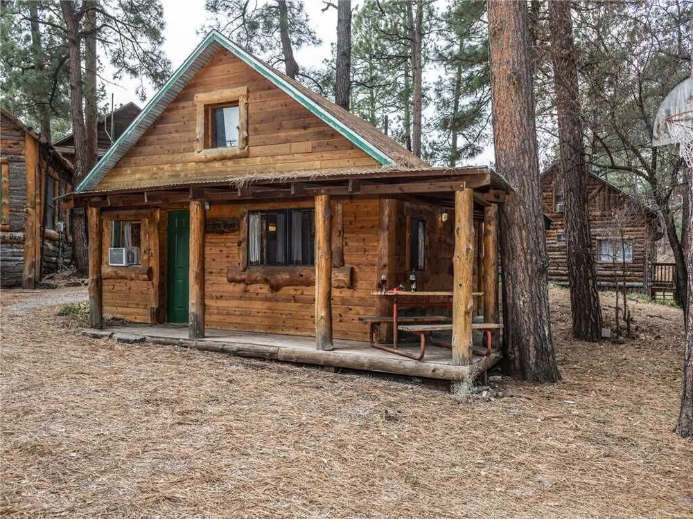 Brother Bear 1 Bedroom Front Porch Midtown Sleeps 5