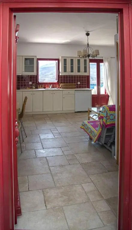 Asvestoti maisonettes Red house