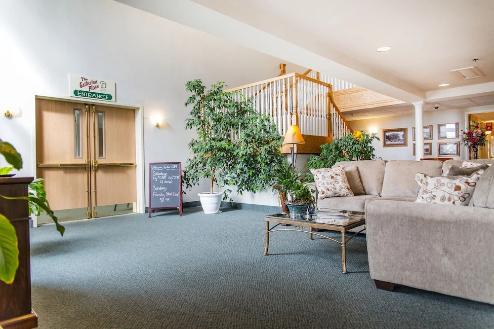 Econo Lodge Inn And Suites
