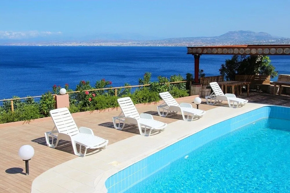 Villa Diktynna Embrace the Endless Blue