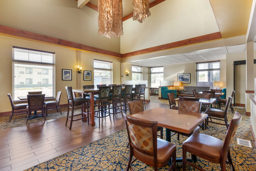 Best Western Golden Prairie Inn and Suites
