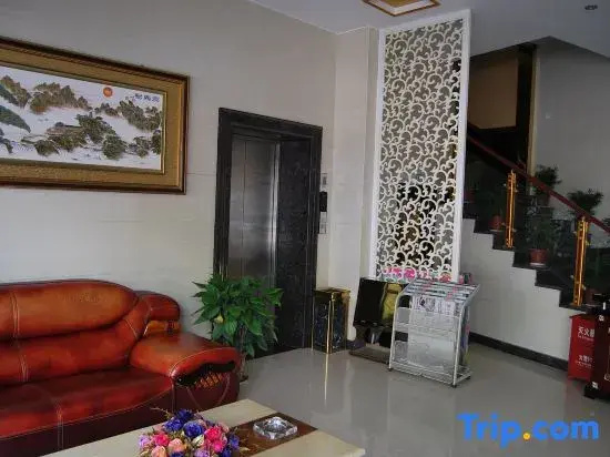 Luotian Yanyangtian Business Hotel