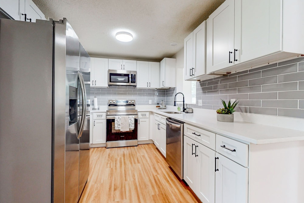 Single-story House With Private Pool, Alfresco Dining, & Lanai - Dog-friendly
