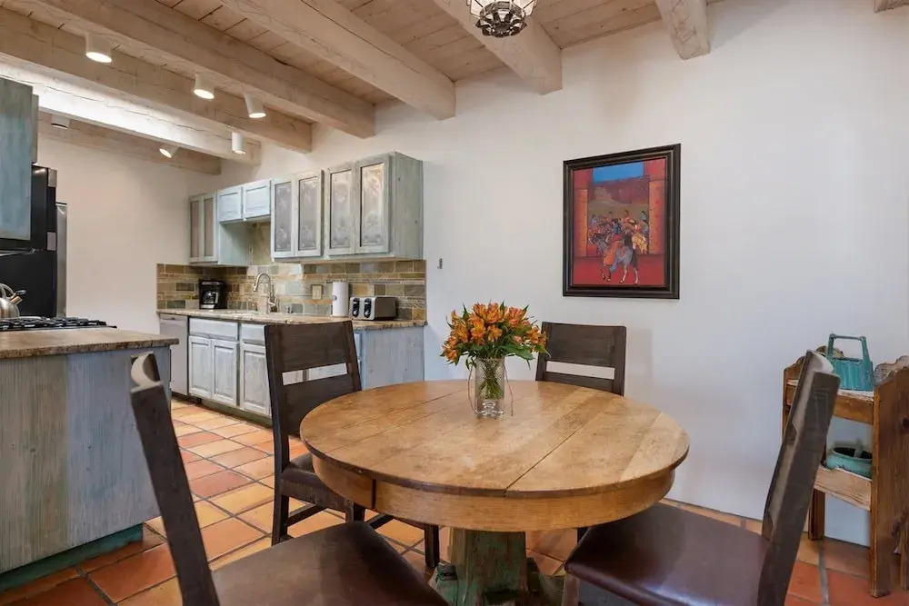 Wisteria - Delightful Updated Family Home, Seven Blocks to the Plaza
