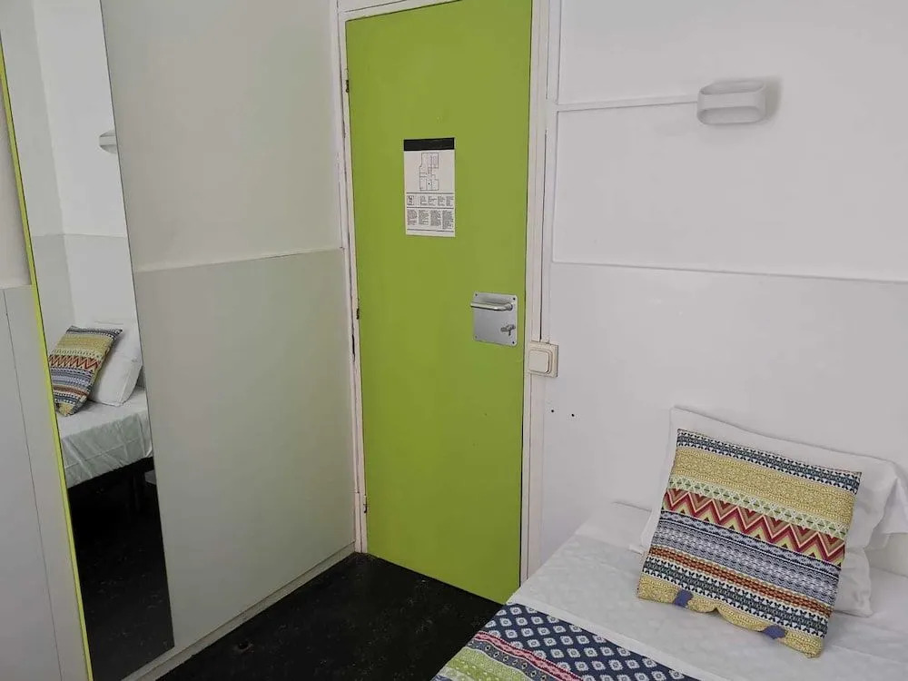 Central and Basic Universitat for YOUNG HOSTEL