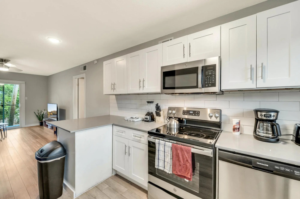 Cozy 2BR Near UT Hyde Park Evonify