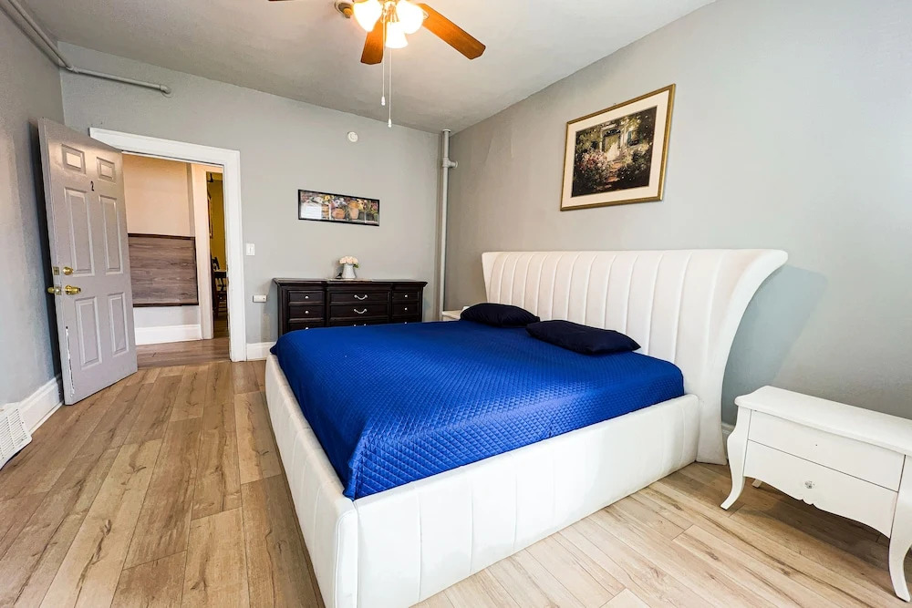 THE 1023 With Private Yard & Parking, Near Falls & Casino by Niagara Hospitality