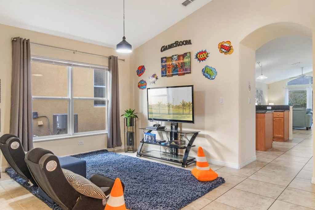 5 Bedrooms 3 Bathrooms Veranda Palms 4458 Np
