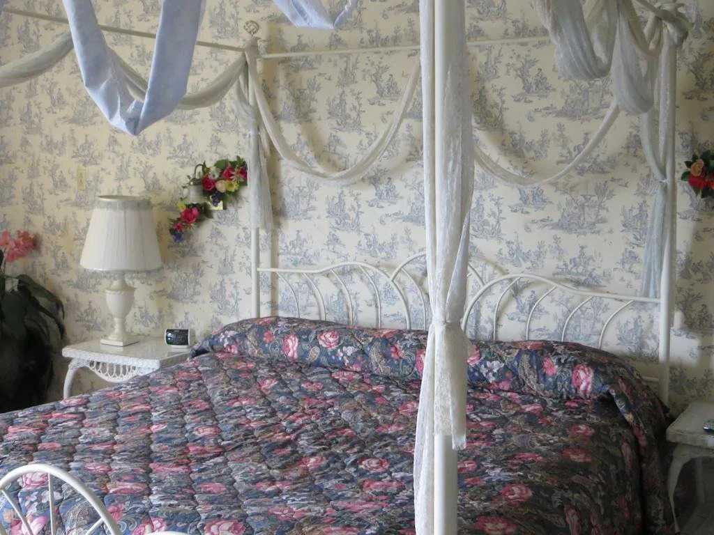 Holiday Motel