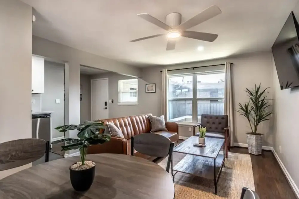 Stylish 1BR Urban Retreat