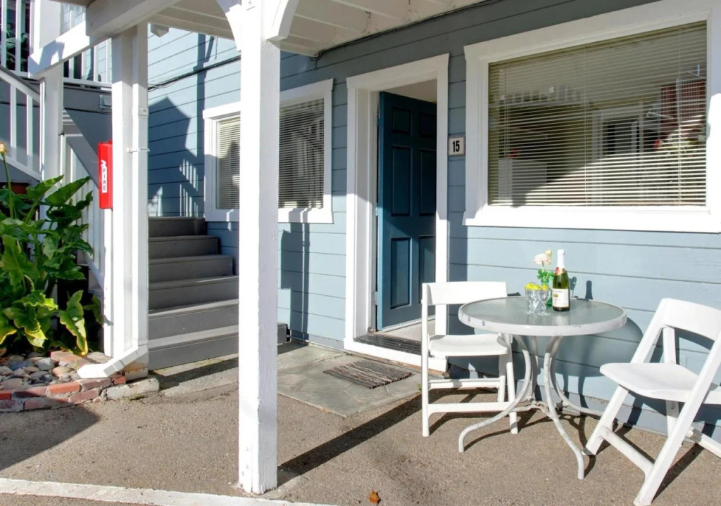 Ocean Echo Inn & Beach Cottages