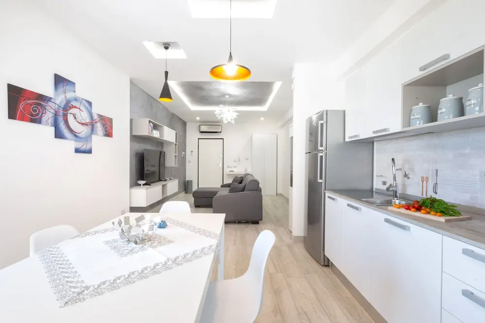 New & Stylish two Bedroom Apartment with Balconies