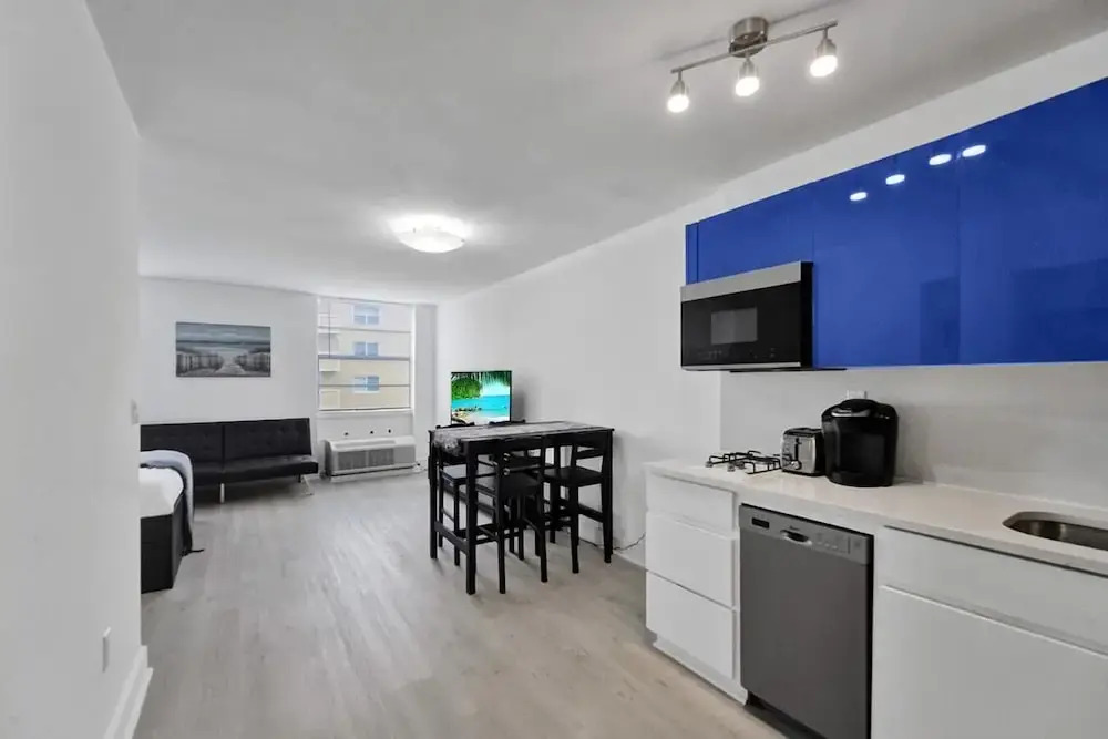 Ocean Dr 1BR Miami Beach Getaway