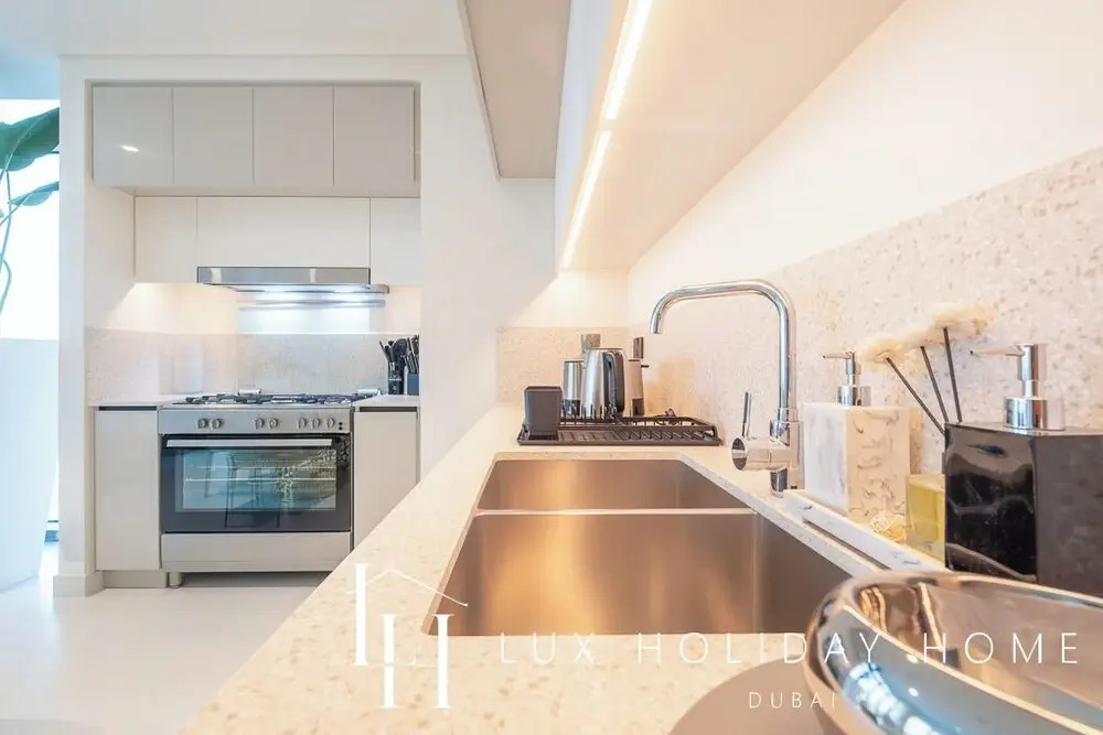 LUX The Marina Vista Beachfront Suite 3