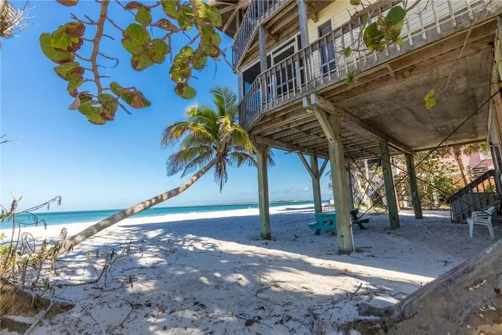 084-Tarpon Lodge