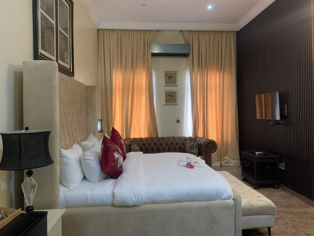 Reina Villa Hotel