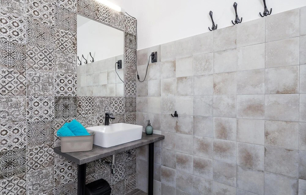 Stunning Home In Karlobag With Wifi