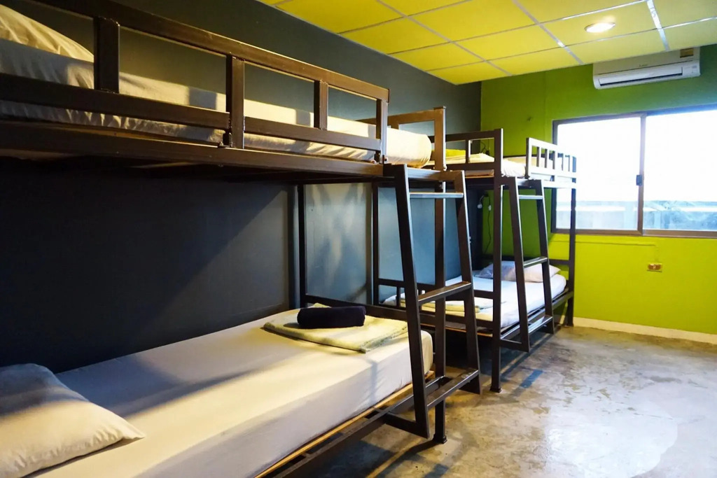 B&B House & Hostel