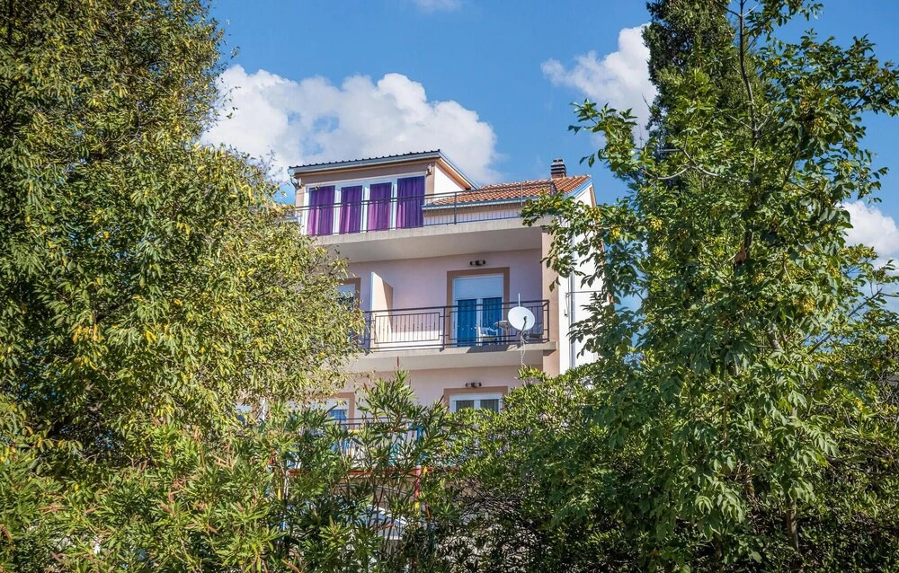 Amazing Apartment in Novi Vinodolski With 1 Bedrooms and Wifi