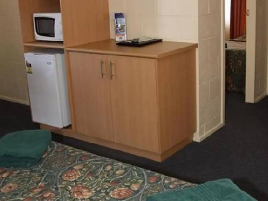 All Seasons Motor Lodge