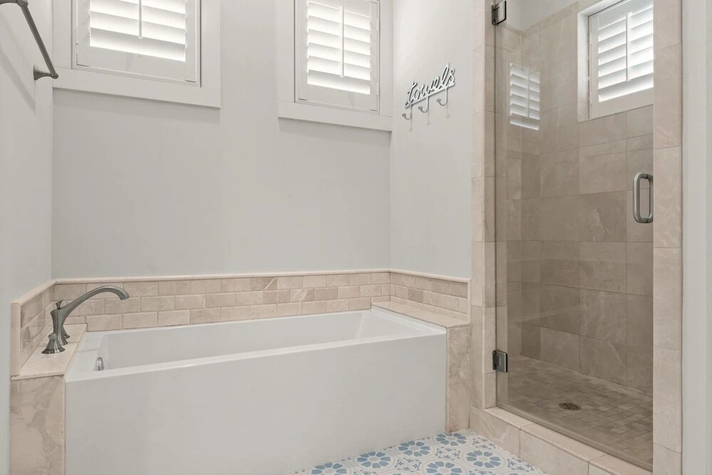 Carefree Cottage - 46 E Seacrest Blvd