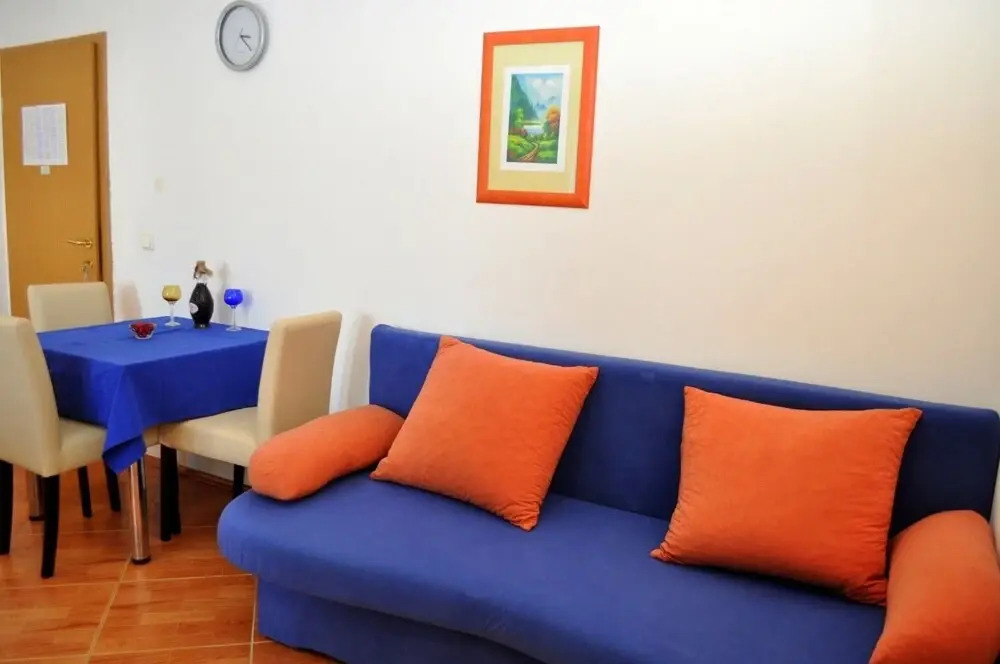 Ivi - big Parking and Courtyard - SA6