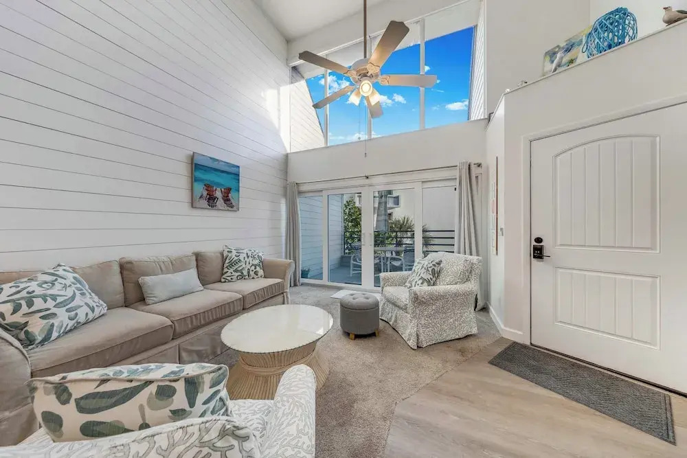 Beachfront Condo w/ Balcony on Manasota Key