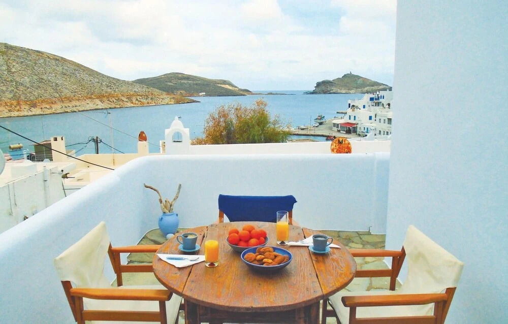 Stunning Apartment in Panormos With 3 Bedrooms and Wifi