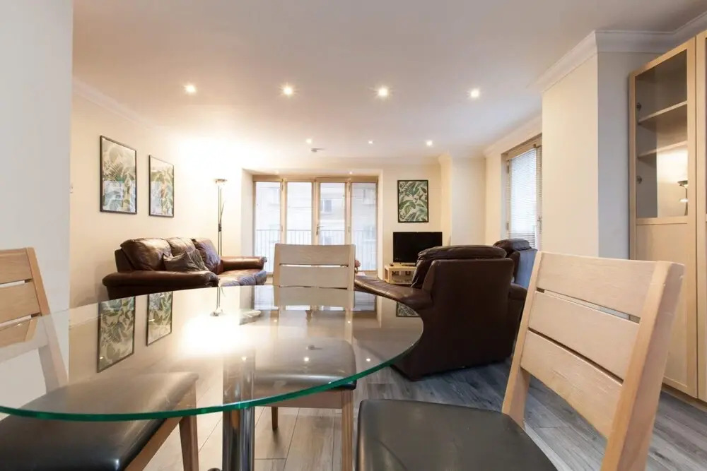 2 Bedroom Flat In Converted Distillery In Edinburgh