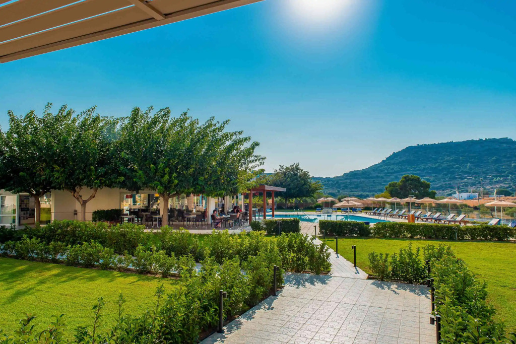 Zoes Hotel & Suites