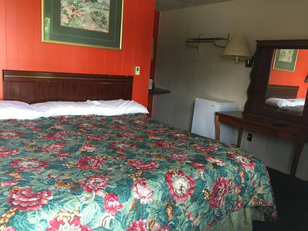 Sparta Motel Near St Louis- Mississippi River IL