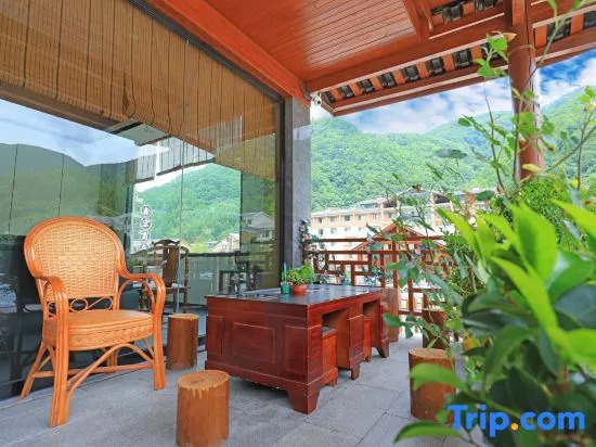 Shennongjia Plateau Red Homestay (Dajiuhu Pingqian Ancient Town Branch)