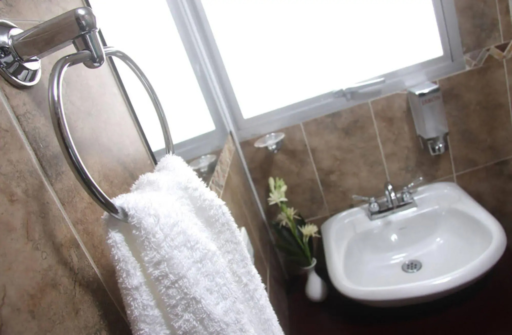 6 Suites Hotel