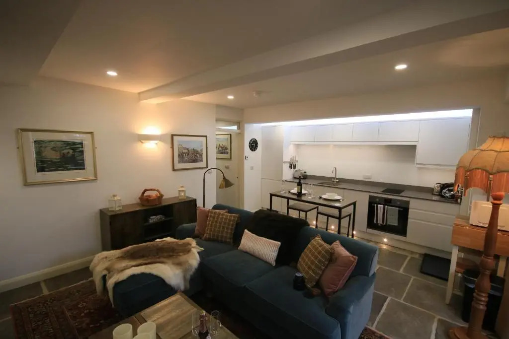 The Old Scullery, Cosy Stylish Apartment for two on Harrogate's Iconic Stray
