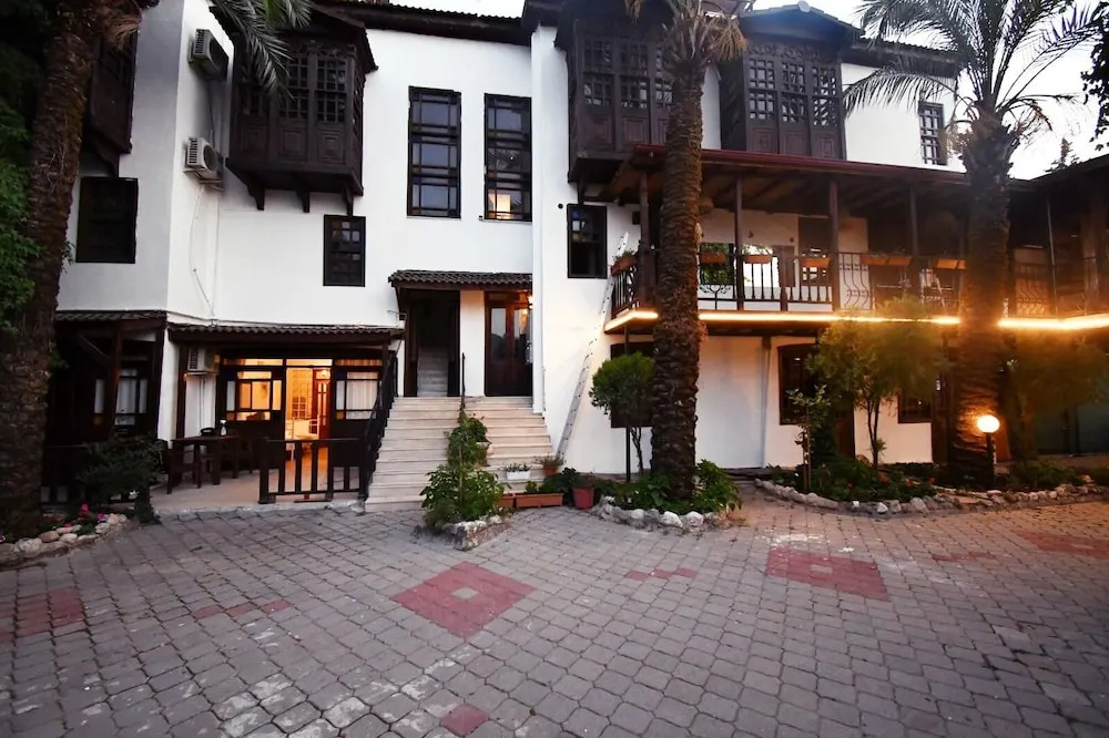 The Moonlight Apart Hotel