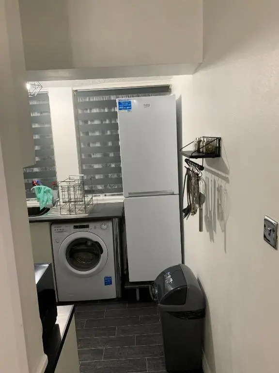 2 Bed 1st Floor Apartment-Own Entrance & Parking