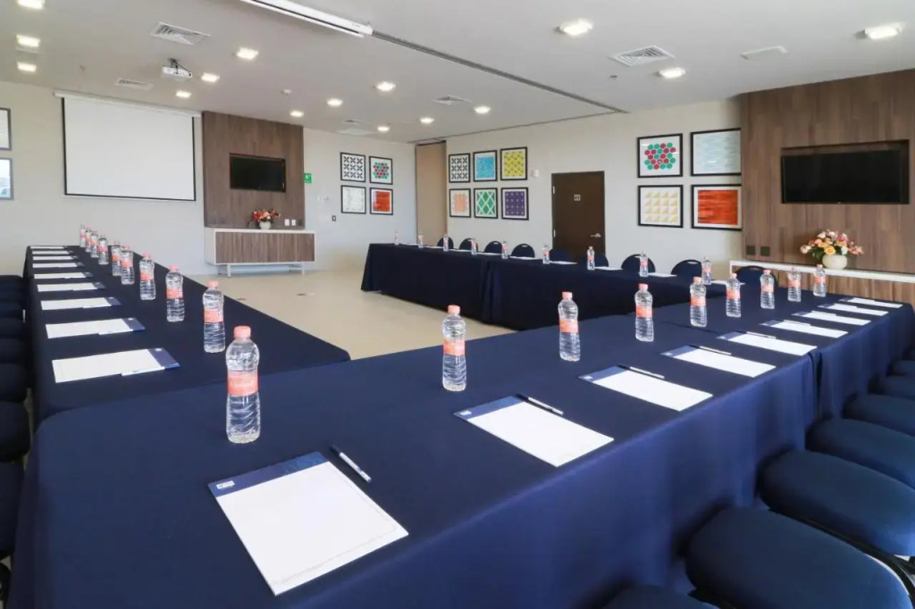 Holiday Inn Express & Suites - Playa del Carmen by IHG